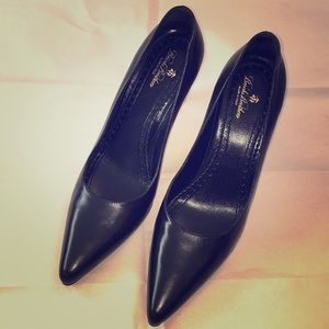 BrooksBrothers Classic black pumps; Size 7